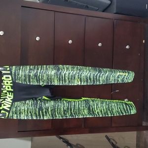 Nike Pro Men's Black and Green Leggings